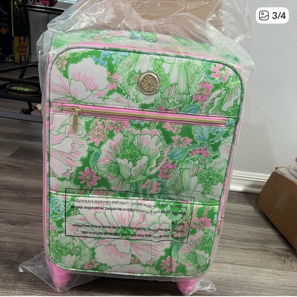 💚🌸NWT Lilly Pulitzer Rolling Suitcase GWP In Poppyland💚🌸 - Picture 4 of 5